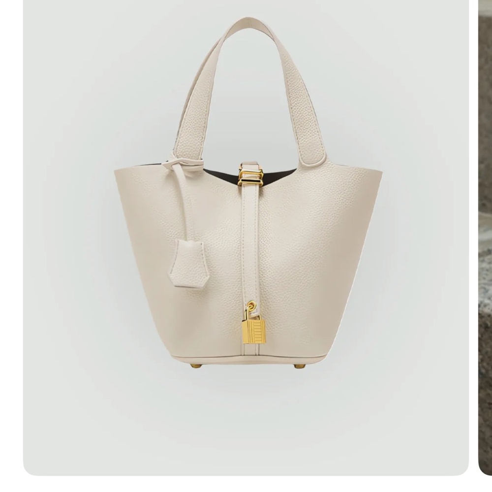 Elegant Diabella Cream Tote Bag